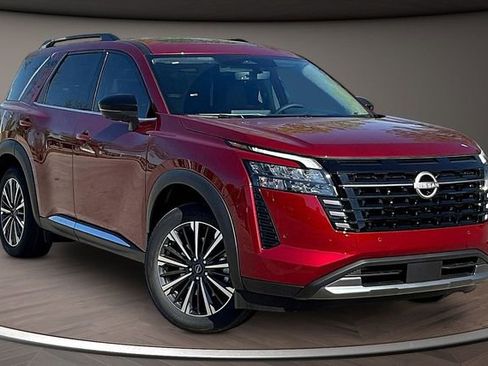 New 2026 Nissan Pathfinder Platinum image 2