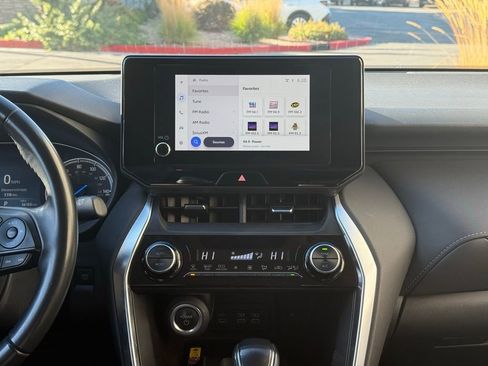 Used 2024 Toyota Venza LE image 14