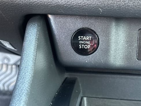 Certified 2025 Nissan Rogue SV image 25