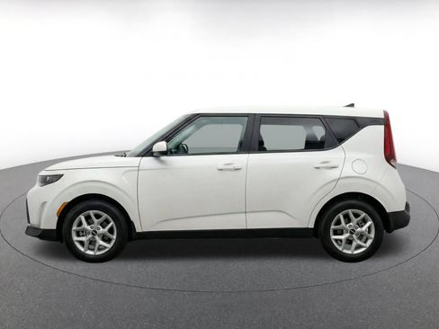 Used 2025 Kia Soul LX w/ LX Technology Package FWD image 4