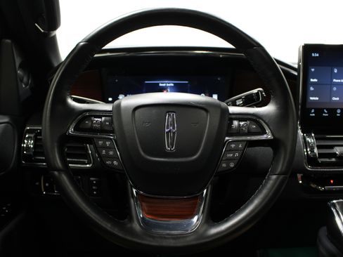 Used 2024 Lincoln Navigator Premiere AWD/4WD image 9