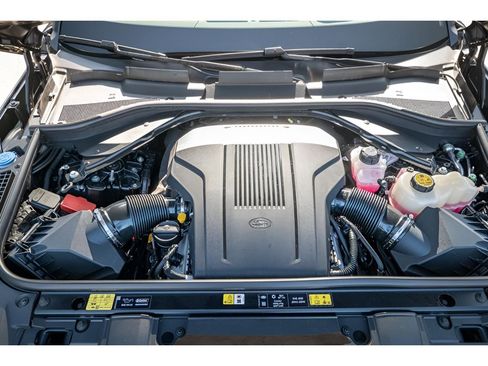 Used 2025 Land Rover Range Rover Long Wheelbase Autobiography image 5