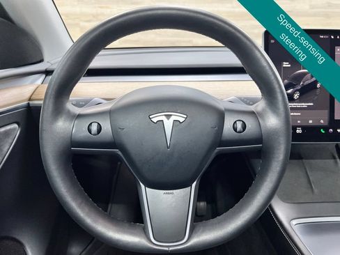 Used 2023 Tesla Model Y 2WD image 4