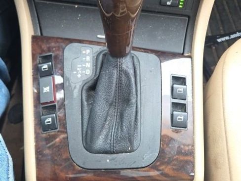 Used 2004 BMW 330xi Sedan image 27