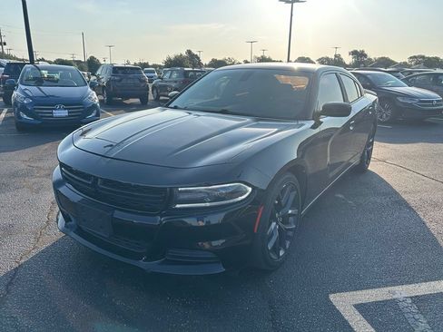Used 2019 Dodge Charger SXT w/ Blacktop Package RWD image 7