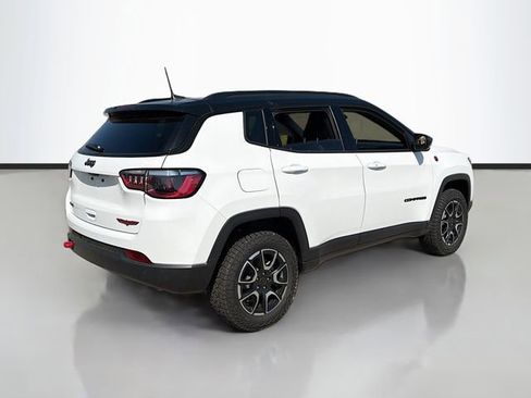 New 2026 Jeep Compass Trailhawk w/ Sun, Sound & Navigation Group AWD/4WD image 6