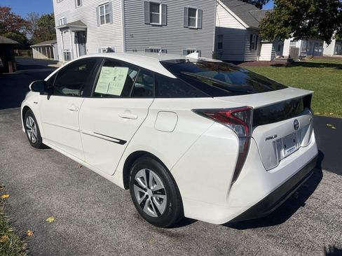 Used 2016 Toyota Prius Two image 4
