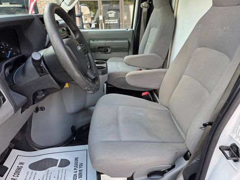 Used 2022 Ford E-450 and Econoline 450 Super Duty RWD image 11