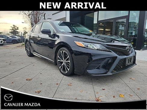 Used 2019 Toyota Camry SE image 1