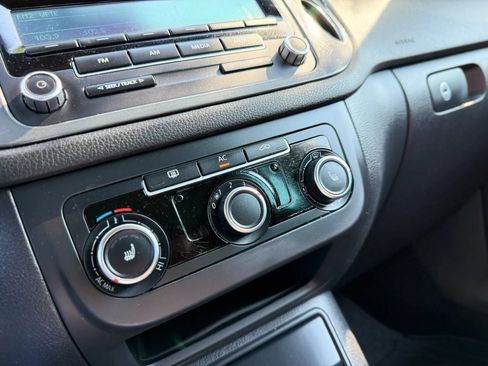 Used 2012 Volkswagen Tiguan LE FWD image 41