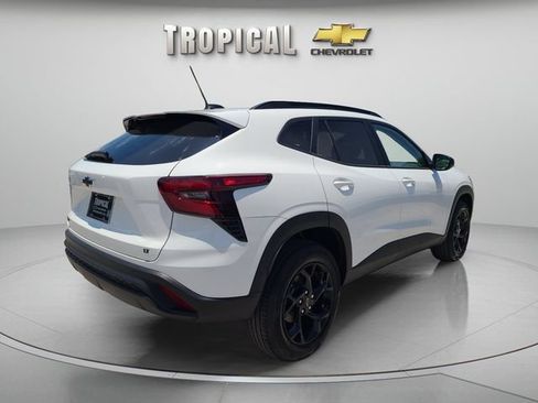 New 2026 Chevrolet Trax LT w/ Midnight Edition FWD image 5