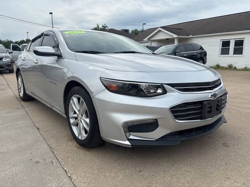 Used 2017 Chevrolet Malibu LT FWD image 2