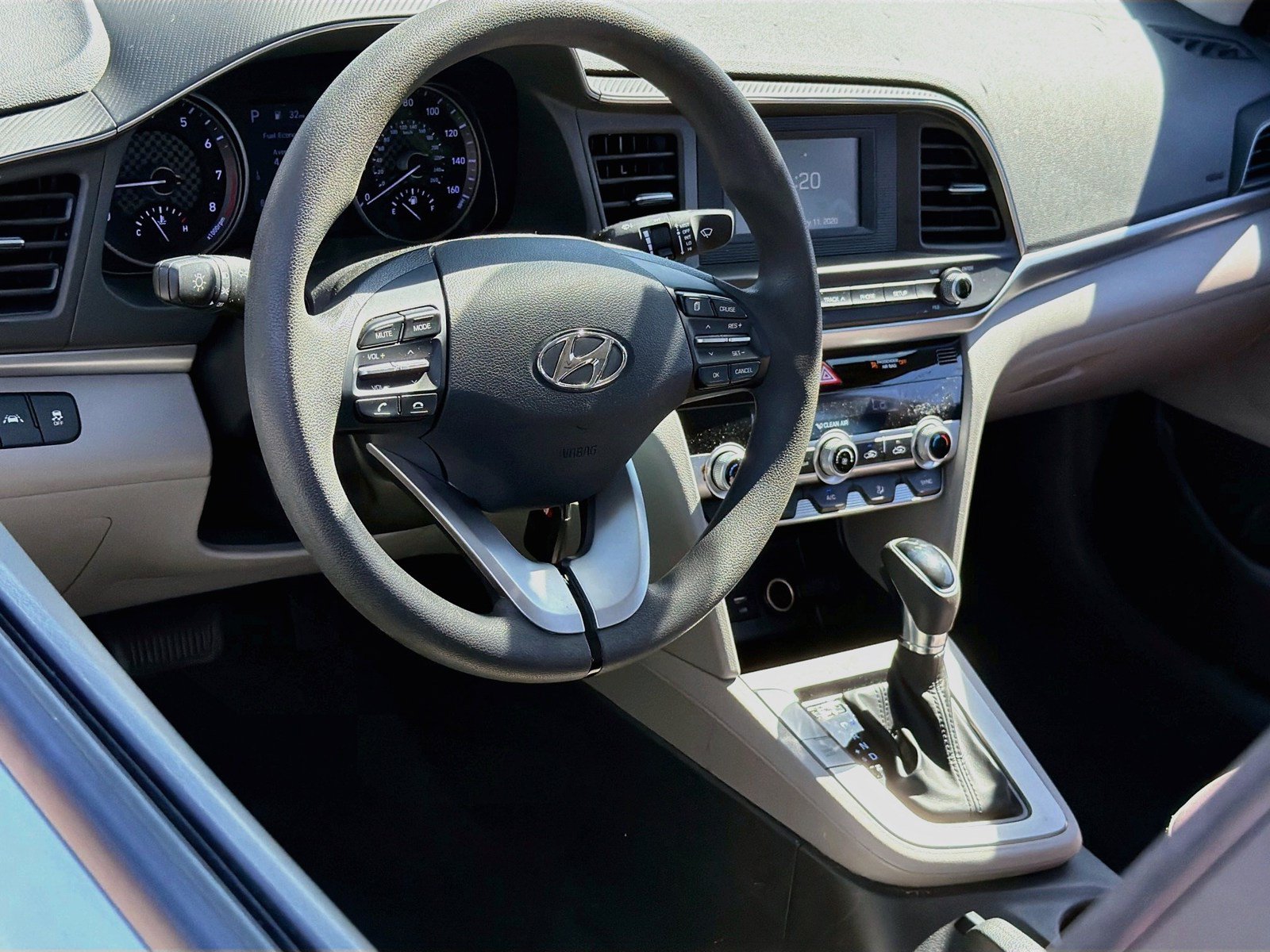 Used 2020 Hyundai Elantra SE FWD image 26