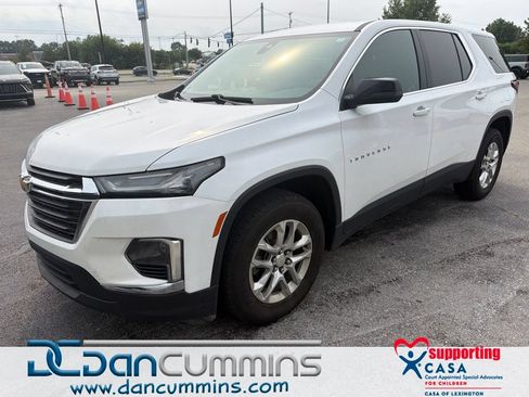 Used 2023 Chevrolet Traverse LS FWD image 1