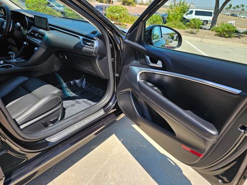 Used 2025 Genesis G70 2.5T image 28