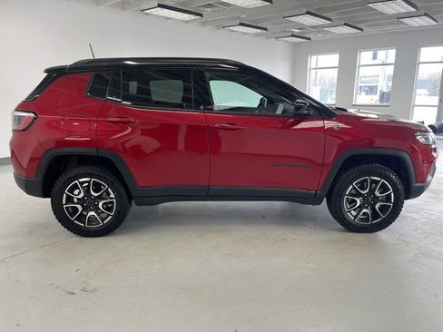 Used 2025 Jeep Compass Trailhawk AWD/4WD image 14