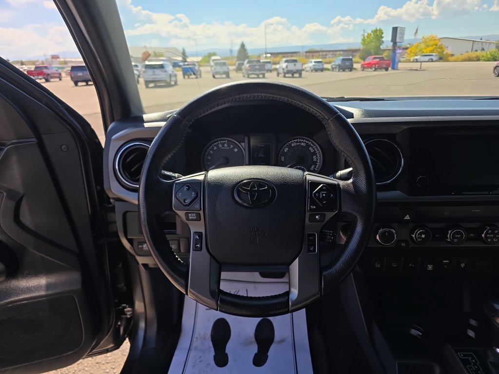 Used 2019 Toyota Tacoma TRD Off-Road w/ Technology Package AWD/4WD image 15