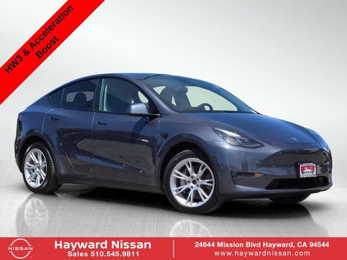 Used 2023 Tesla Model Y Long Range AWD/4WD image 1