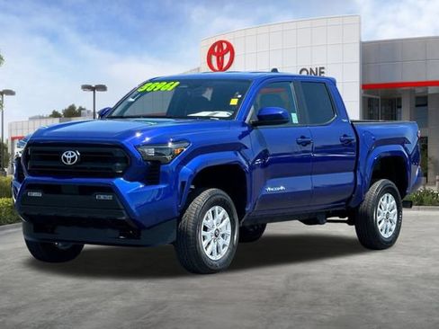 Used 2025 Toyota Tacoma SR5 AWD/4WD image 9