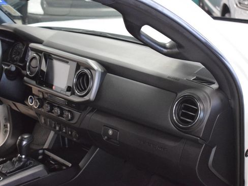 Used 2019 Toyota Tacoma TRD Off-Road image 42