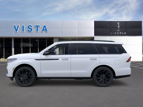 New 2026 Lincoln Navigator Reserve w/ Jet Appearance Package AWD/4WD image 3