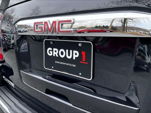 Used 2020 GMC Yukon Denali w/ Denali Premium Package image 10