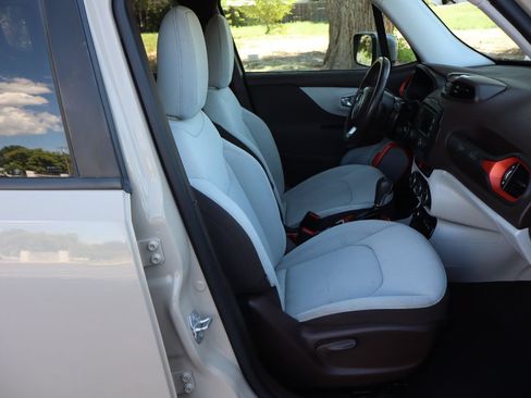 Used 2015 Jeep Renegade Latitude w/ Popular Equipment Group AWD/4WD image 22
