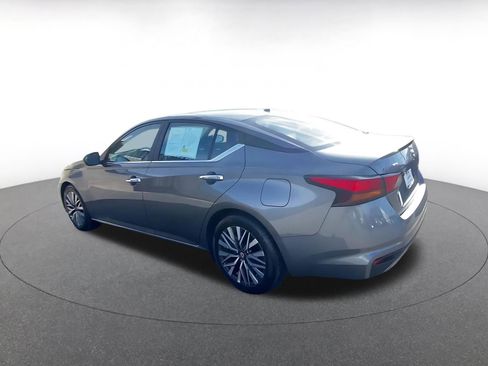 Used 2025 Nissan Altima 2.5 SV image 10