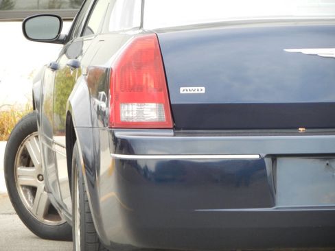 Used 2005 Chrysler 300 Touring w/ Comfort/Convenience Group AWD/4WD image 1