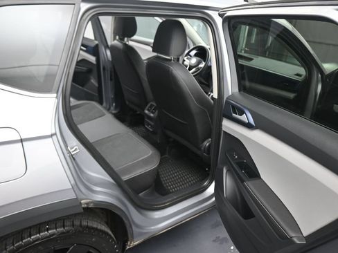 Used 2024 Volkswagen Taos SE w/ Panoramic Sunroof Package AWD/4WD image 44