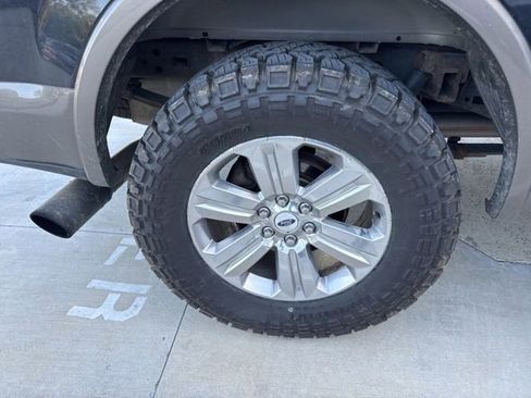 Used 2018 Ford F150 Lariat w/ Equipment Group 502A Luxury AWD/4WD image 6