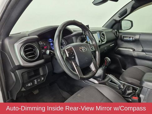 Used 2018 Toyota Tacoma TRD Off-Road w/ Technology Package AWD/4WD image 18