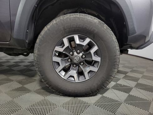 Used 2020 Toyota Tacoma TRD Off-Road w/ TRD Premium Off Road Package AWD/4WD image 12