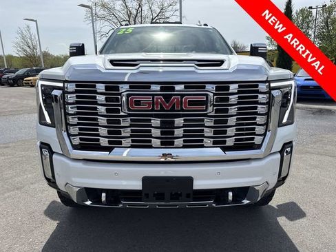 Used 2025 GMC Sierra 3500 Denali w/ Denali Reserve Package image 11