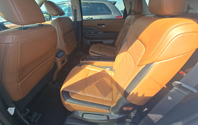 Used 2024 Nissan Pathfinder Platinum w/ Lighting Package (N93) AWD/4WD image 9