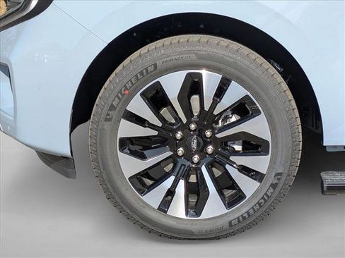 New 2025 Ford Expedition Platinum w/ Driver's Package image 16