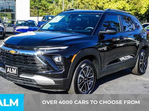 Used 2025 Chevrolet TrailBlazer LT image 3