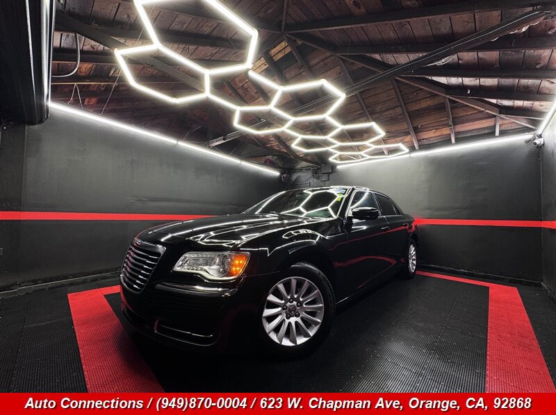 Used 2014 Chrysler 300 RWD image 2