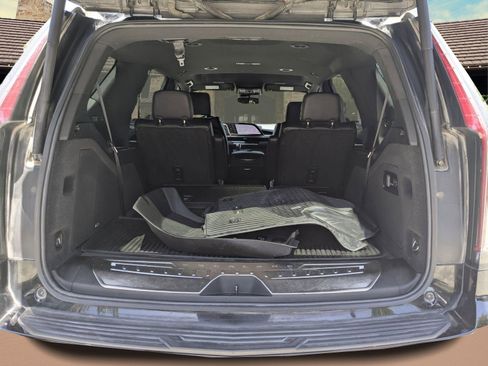 Used 2022 Cadillac Escalade Luxury w/ LPO, Floor Liner Package RWD image 21