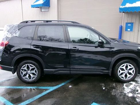 Used 2020 Subaru Forester Premium AWD/4WD image 7