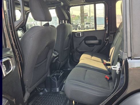 Used 2018 Jeep Wrangler Unlimited Sport S AWD/4WD image 13