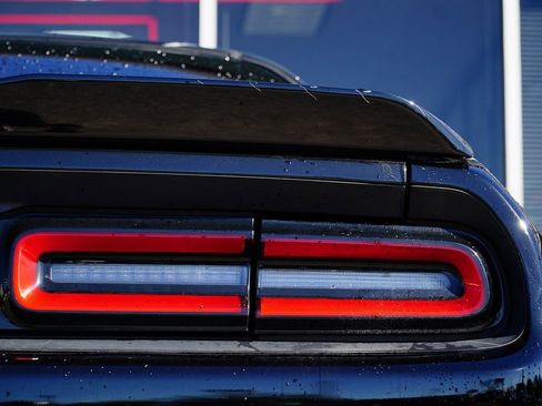 Used 2019 Dodge Challenger SXT RWD image 9