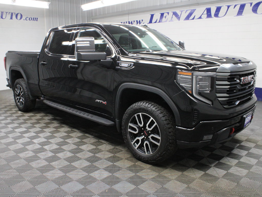 Used 2024 GMC Sierra 1500 AT4 w/ Technology Package AWD/4WD image 3