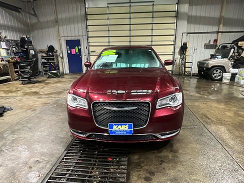 Used 2016 Chrysler 300 Limited w/ Driver Convenience Group image 2
