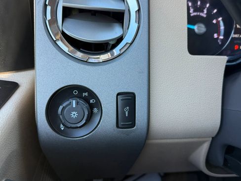 Used 2012 Ford F250 Lariat w/ Lariat Interior Pkg AWD/4WD image 21