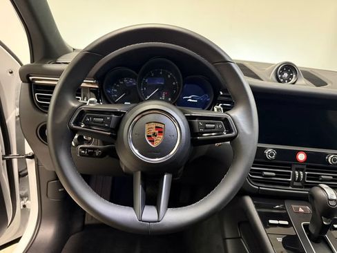 Certified 2026 Porsche Macan AWD/4WD image 19