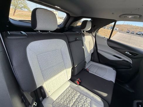 Used 2022 Chevrolet Equinox LT w/ Driver Convenience Package image 12