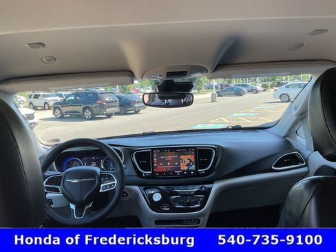 Used 2024 Chrysler Pacifica Touring-L FWD image 48