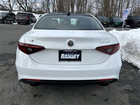 Used 2022 Alfa Romeo Giulia Ti image 7