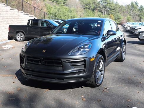 Used 2025 Porsche Macan image 11